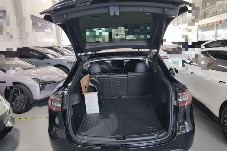 Used Tesla Model Y 2023 Rear-Wheel-Drive Version Trunk