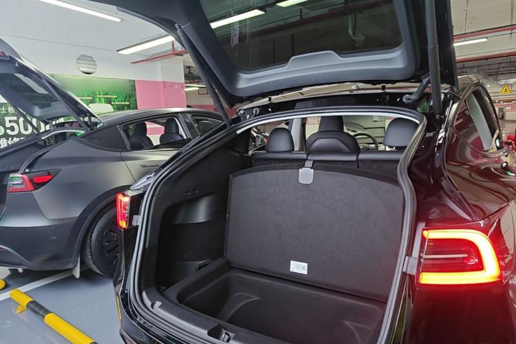 Used Tesla Model Y 2023 Rear-Wheel-Drive Version Trunk
