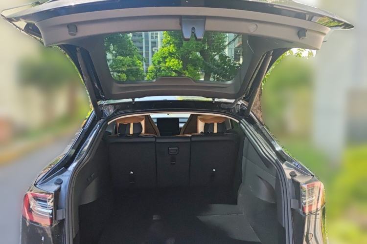 Used Tesla Model Y 2023 Long-Range All-Wheel-Drive Version Trunk