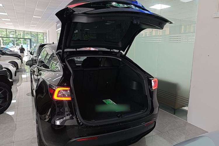 Used Tesla Model Y 2023 Rear-Wheel-Drive Version Trunk