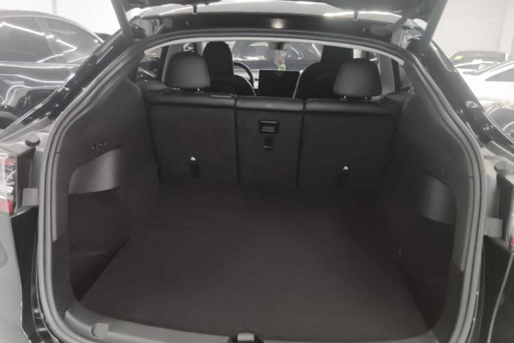Used Tesla Model Y 2023 Rear-Wheel-Drive Version Trunk