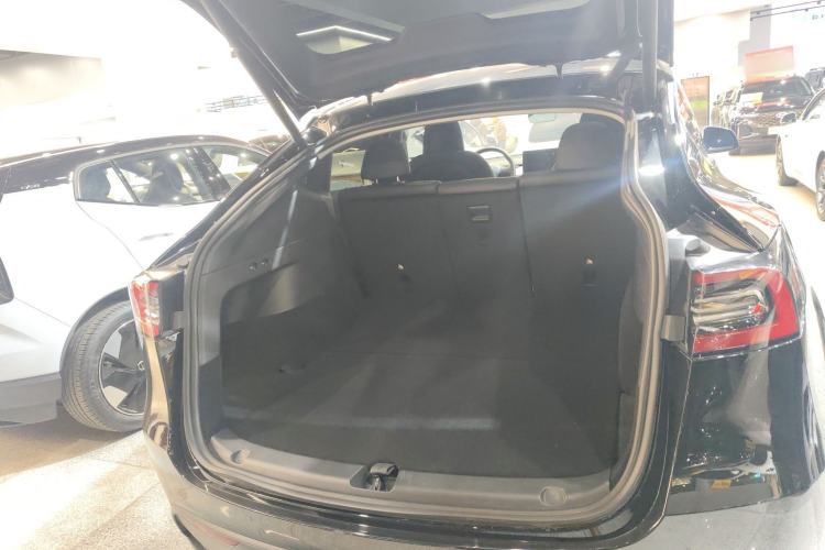 Used Tesla Model Y 2023 Long-Range All-Wheel-Drive Version Trunk