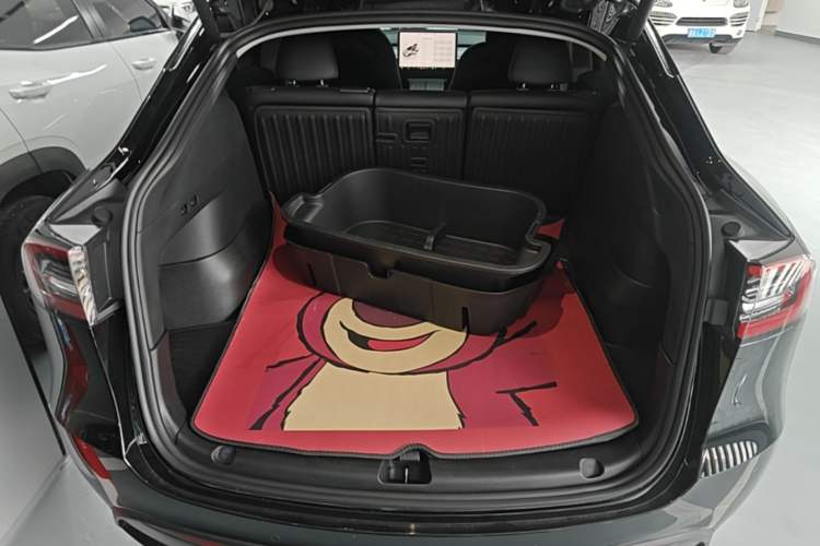 Used Tesla Model Y 2023 Rear-Wheel-Drive Version Trunk