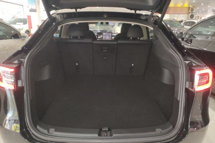 Used Tesla Model Y 2023 Rear-Wheel-Drive Version Trunk
