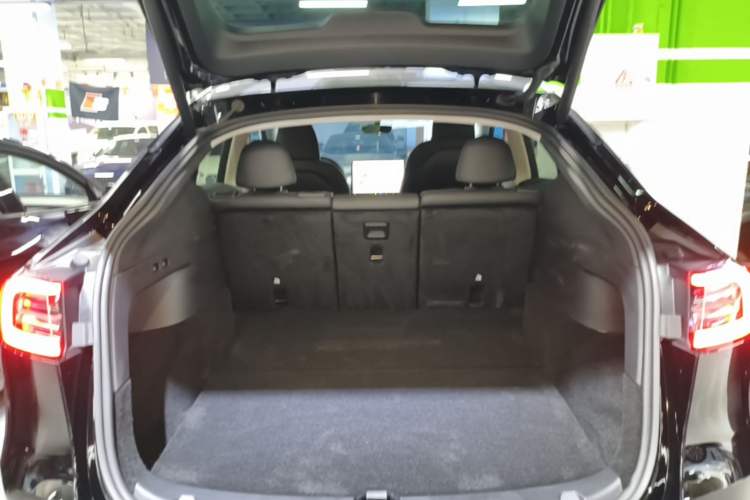 Used Tesla Model Y 2023 Rear-Wheel-Drive Version Trunk