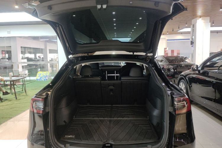 Used Tesla Model Y 2023 Rear-Wheel-Drive Version Trunk