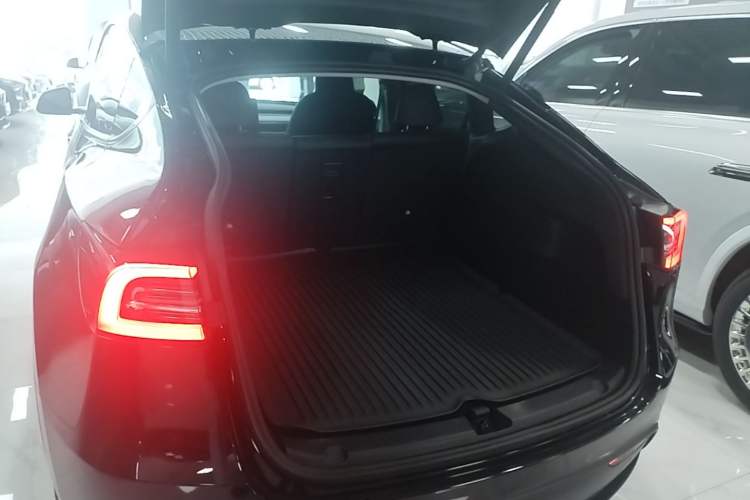 Used Tesla Model Y 2023 Rear-Wheel-Drive Version Trunk
