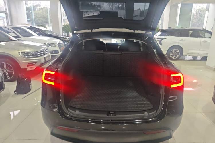 Used Tesla Model Y 2023 Long-Range All-Wheel-Drive Version Trunk