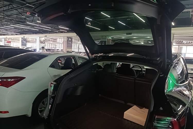 Used Tesla Model Y 2023 Rear-Wheel-Drive Version Trunk
