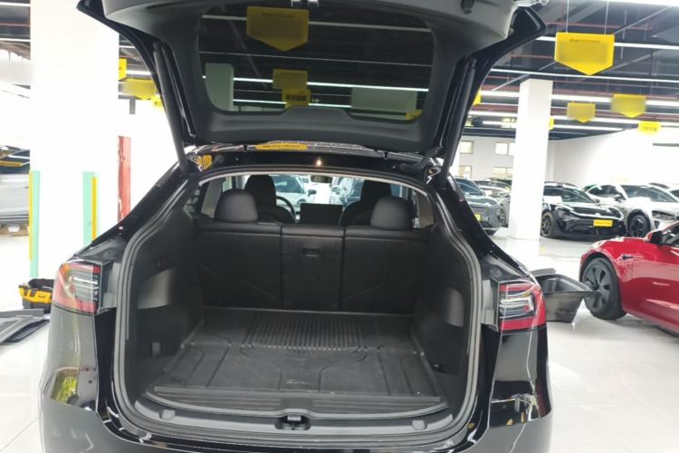 Used Tesla Model Y 2023 Long-Range All-Wheel-Drive Version Trunk