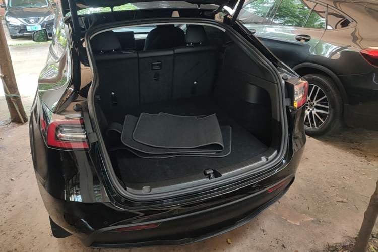 Used Tesla Model Y 2023 Rear-Wheel-Drive Version Trunk