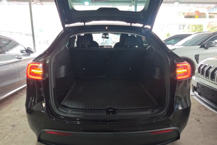 Used Tesla Model Y 2023 Rear-Wheel-Drive Version Trunk