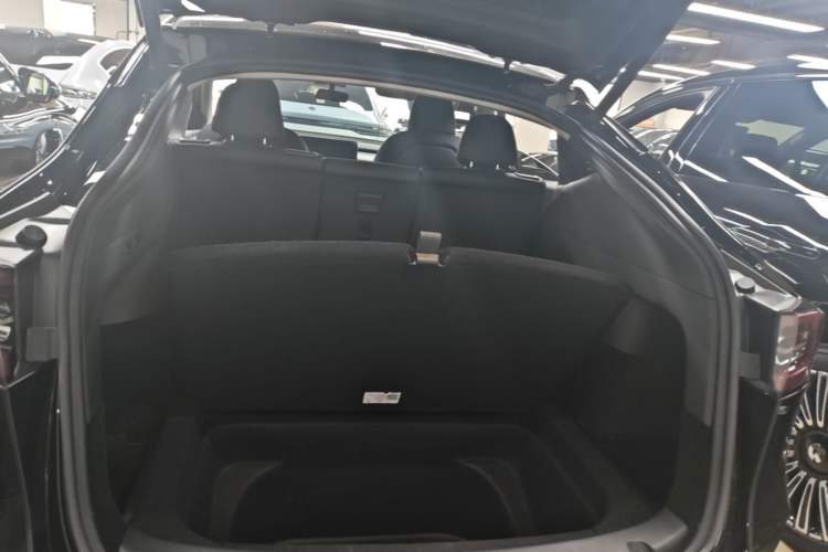 Used Tesla Model Y 2023 Rear-Wheel-Drive Version Trunk