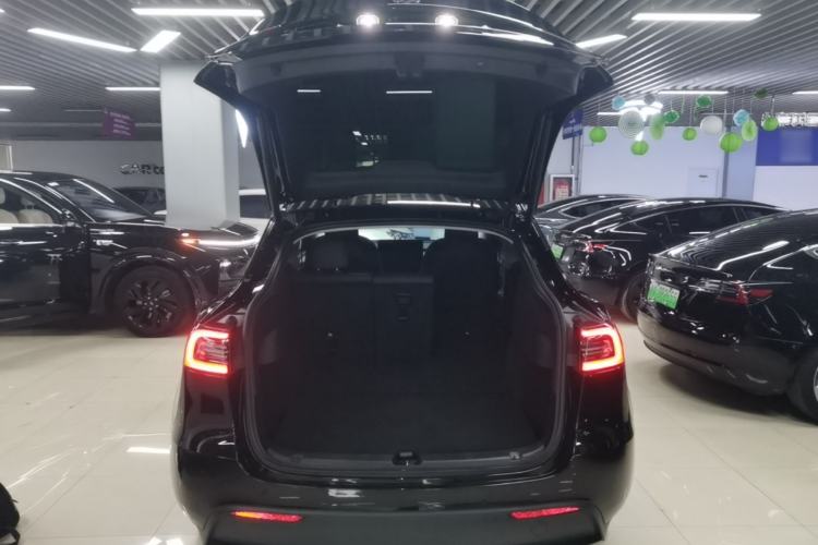 Used Tesla Model Y 2023 Rear-Wheel-Drive Version Trunk