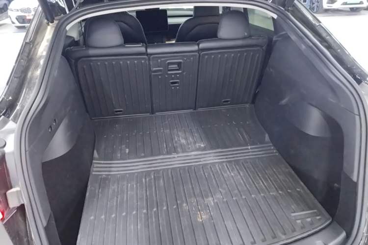 Used Tesla Model Y 2023 Rear-Wheel-Drive Version Trunk