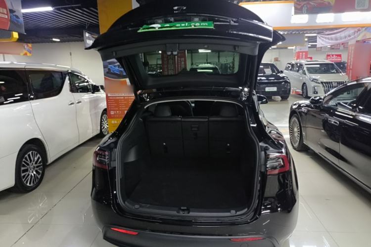 Used Tesla Model Y 2023 Rear-Wheel-Drive Version Trunk