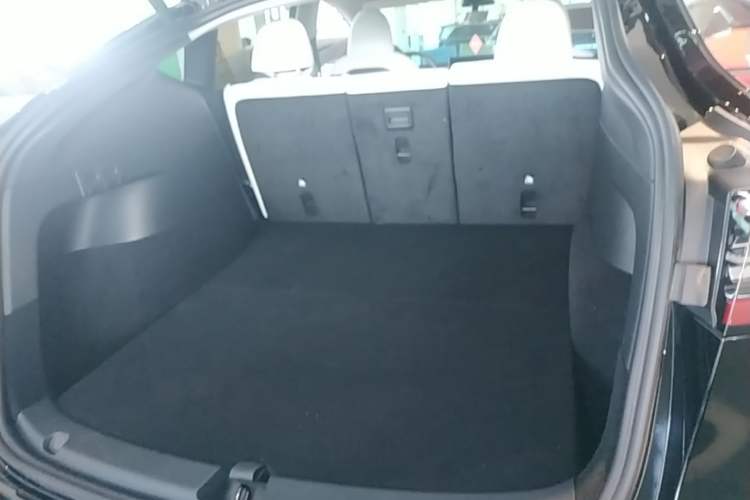 Used Tesla Model Y 2023 Rear-Wheel-Drive Version Trunk