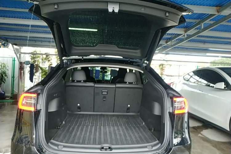 Used Tesla Model Y 2023 High-Performance All-Wheel-Drive Version Trunk