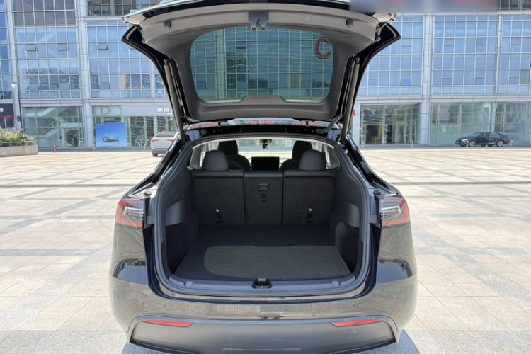 Used Tesla Model Y 2023 Rear-Wheel-Drive Version Trunk