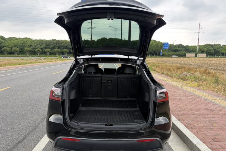 Used Tesla Model Y 2023 Rear-Wheel-Drive Version Trunk