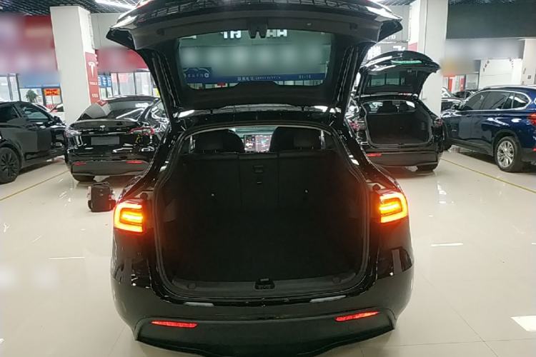 Used Tesla Model Y 2023 Rear-Wheel-Drive Version Trunk