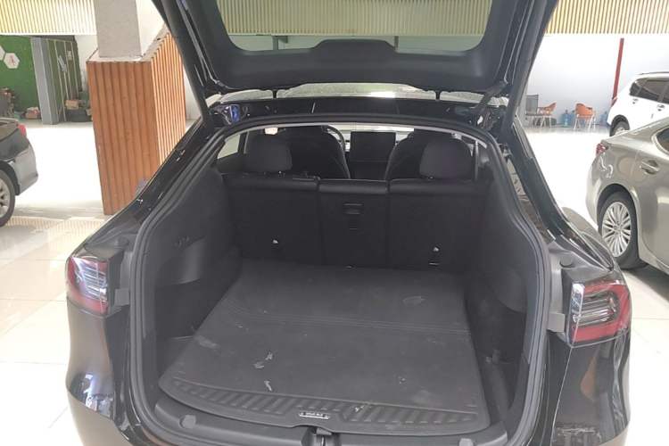Used Tesla Model Y 2023 Rear-Wheel-Drive Version Trunk