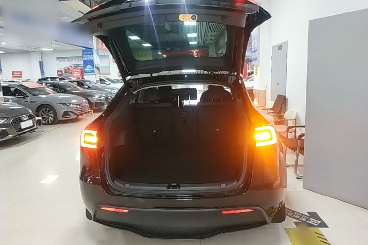 Used Tesla Model Y 2023 Rear-Wheel-Drive Version Trunk