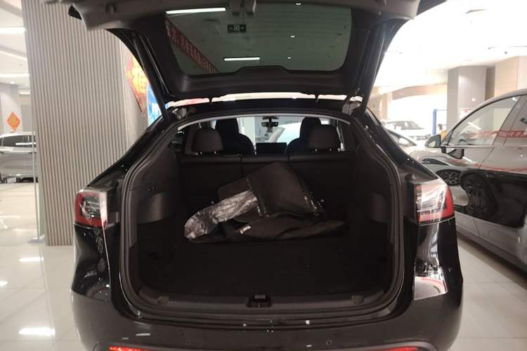 Used Tesla Model Y 2023 Rear-Wheel-Drive Version Trunk
