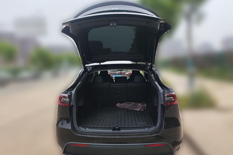 Used Tesla Model Y 2023 High-Performance All-Wheel-Drive Version Trunk