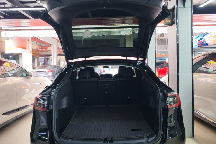Used Tesla Model Y 2023 Rear-Wheel-Drive Version Trunk