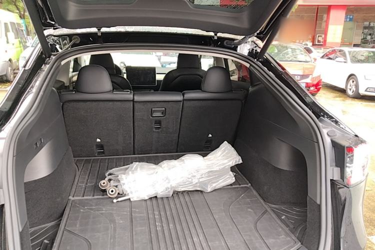 Used Tesla Model Y 2023 Long-Range All-Wheel-Drive Version Trunk