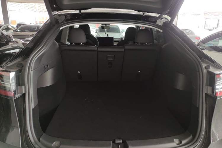 Used Tesla Model Y 2023 Long-Range All-Wheel-Drive Version Trunk