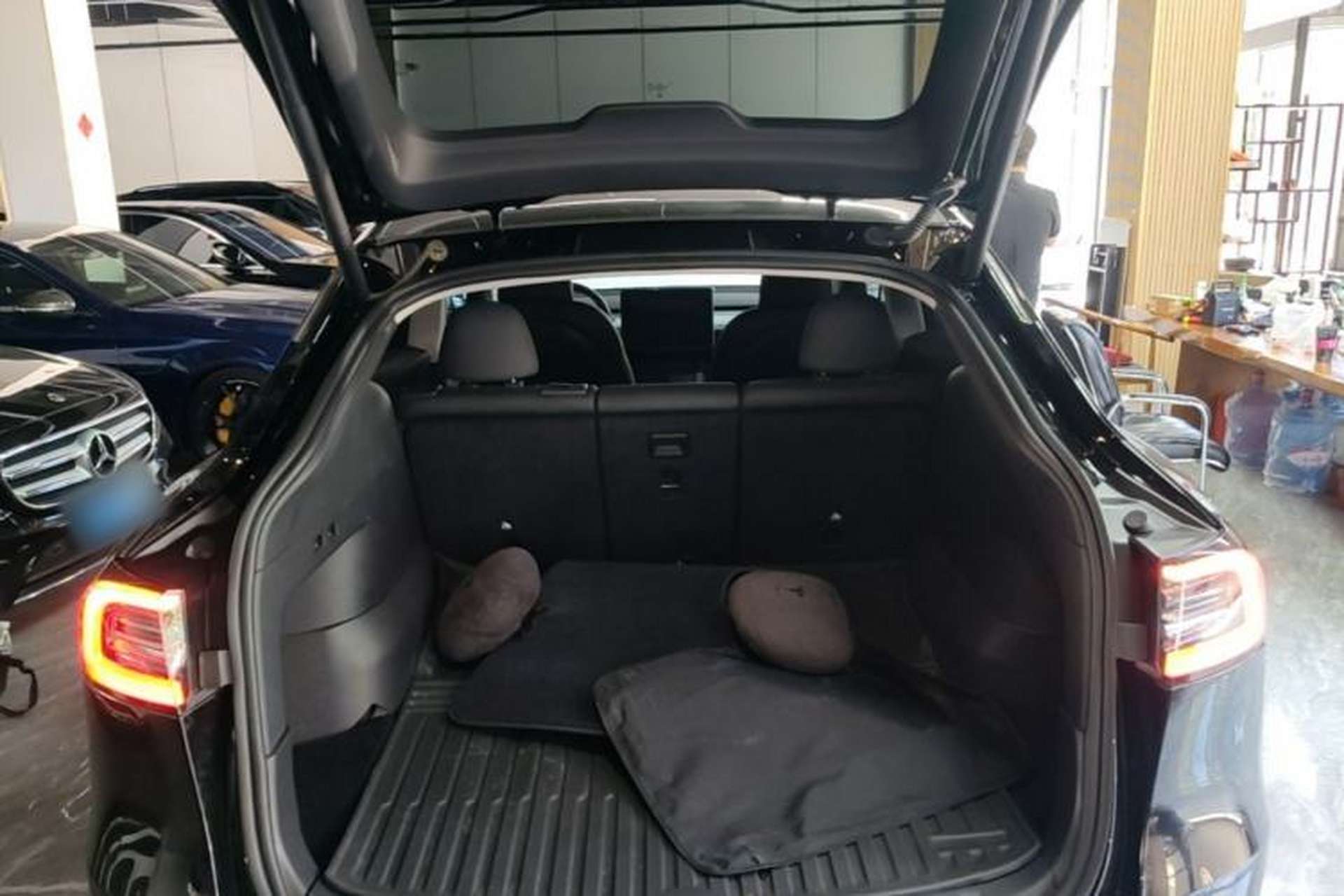 Used Tesla Model Y 2023 Rear-Wheel-Drive Version Trunk