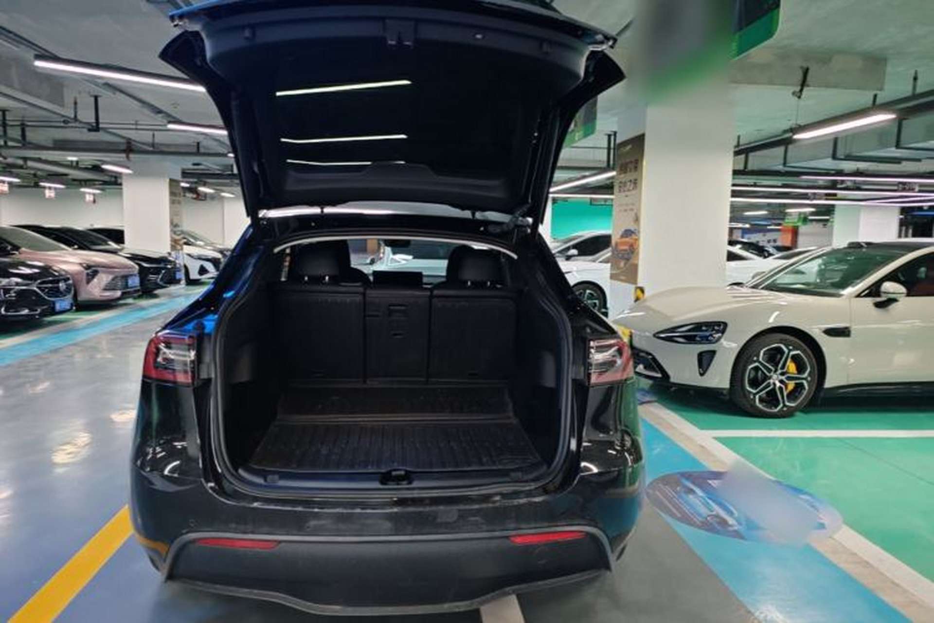 Used Tesla Model Y 2023 Long-Range All-Wheel-Drive Version Trunk