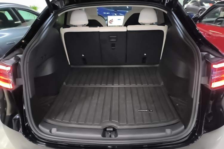 Used Tesla Model Y 2023 Rear-Wheel-Drive Version Trunk