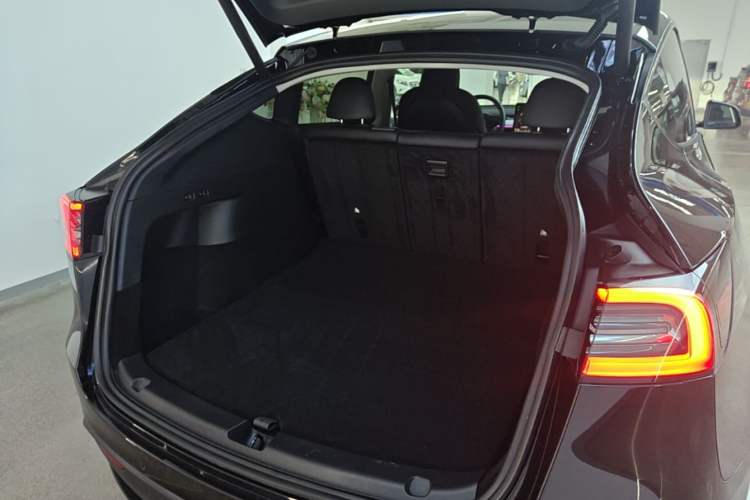 Used Tesla Model Y 2023 Rear-Wheel-Drive Version Trunk