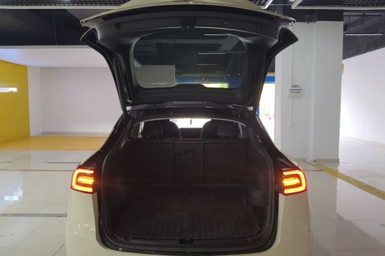 Used Tesla Model Y 2023 Rear-Wheel-Drive Version Trunk