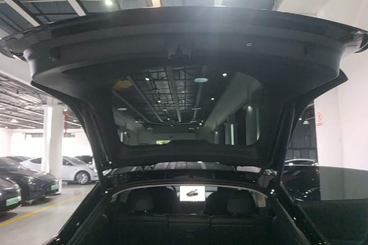 Used Tesla Model Y 2023 Long-Range All-Wheel-Drive Version Trunk