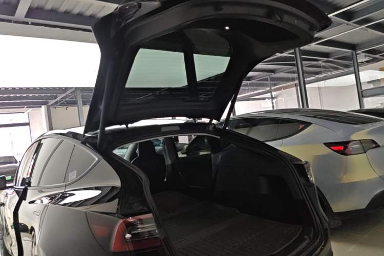 Used Tesla Model Y 2023 Rear-Wheel-Drive Version Trunk