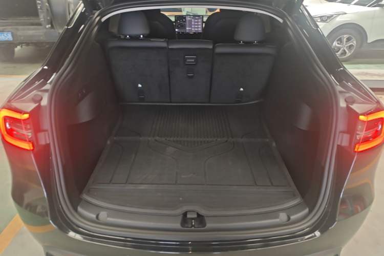 Used Tesla Model Y 2023 Rear-Wheel-Drive Version Trunk