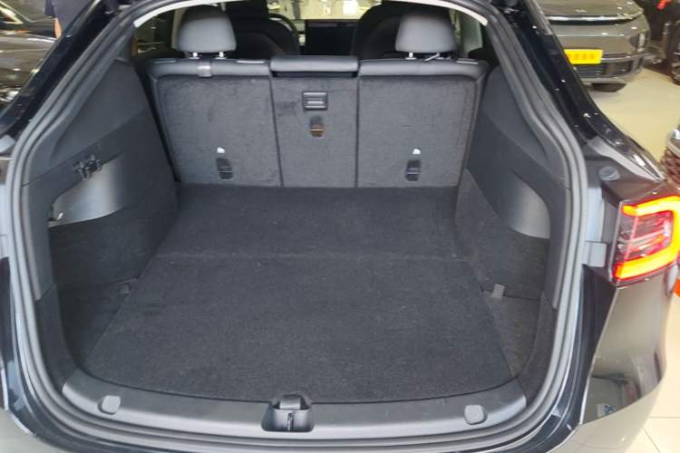 Used Tesla Model Y 2023 Rear-Wheel-Drive Version Trunk