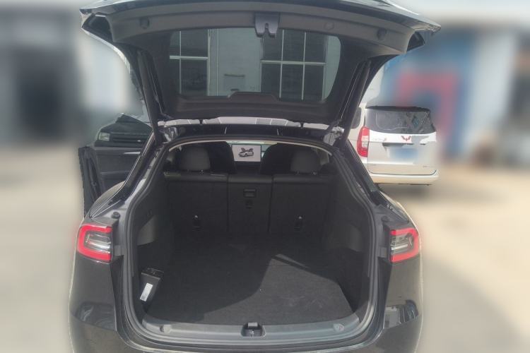 Used Tesla Model Y 2023 Long-Range All-Wheel-Drive Version Trunk