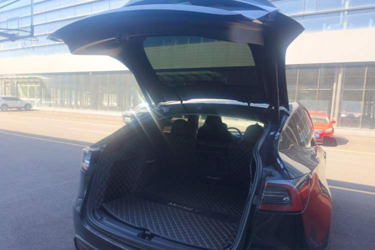 Used Tesla Model Y 2023 Rear-Wheel-Drive Version Trunk
