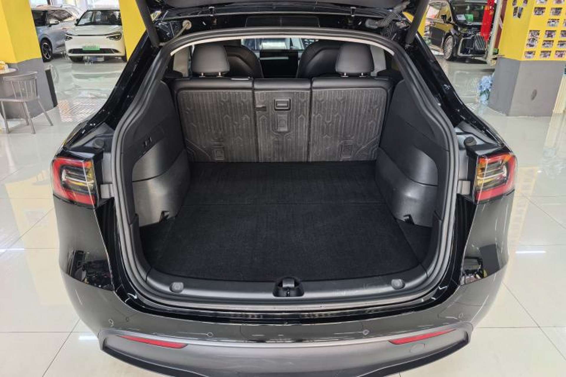 Used Tesla Model Y 2023 Rear-Wheel-Drive Version Trunk