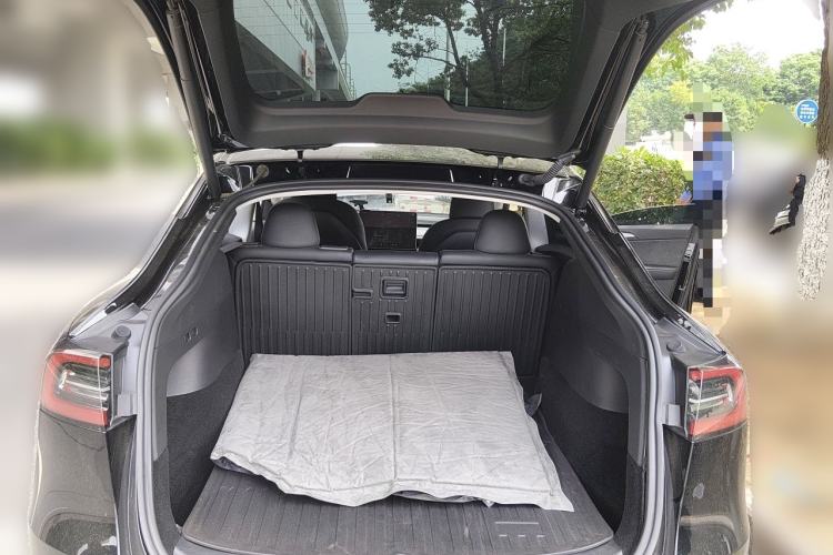 Used Tesla Model Y 2023 Rear-Wheel-Drive Version Trunk