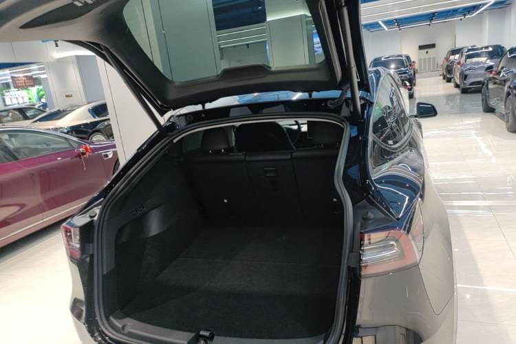 Used Tesla Model Y 2023 Rear-Wheel-Drive Version Trunk