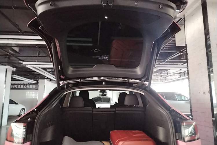Used Tesla Model Y 2023 Long-Range All-Wheel-Drive Version Trunk