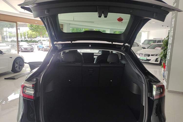 Used Tesla Model Y 2023 Rear-Wheel-Drive Version Trunk