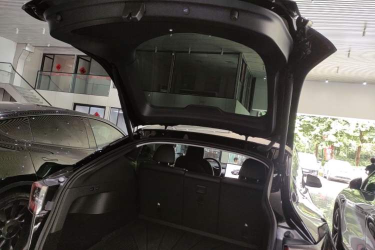 Used Tesla Model Y 2023 Rear-Wheel-Drive Version Trunk