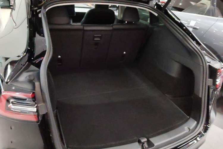 Used Tesla Model Y 2023 Rear-Wheel-Drive Version Trunk